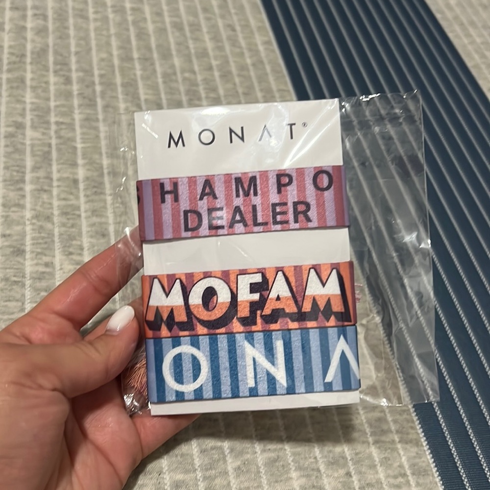 NEW MONAT BRACELET